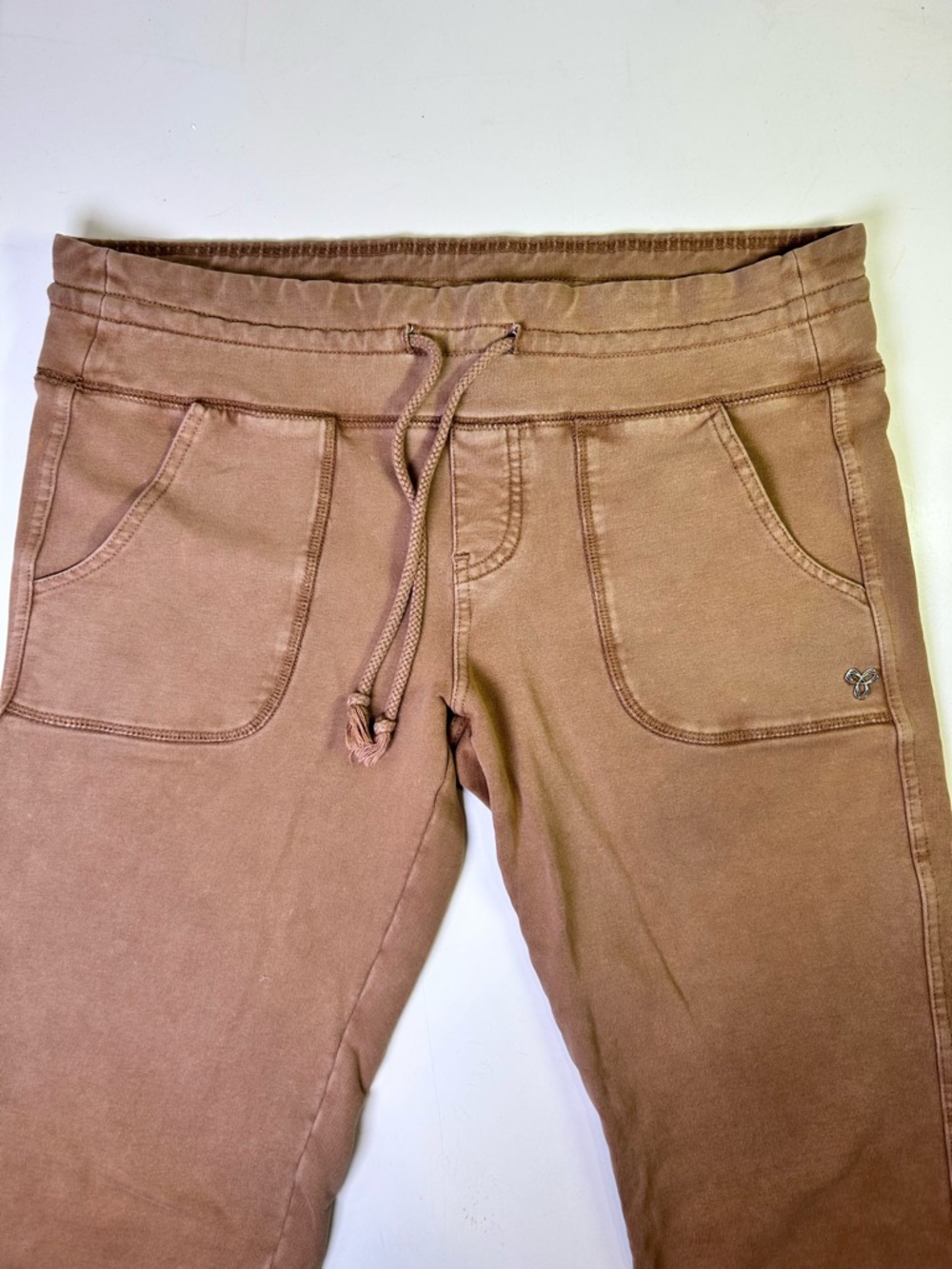 Aritzia TNA Brown/Tan Pull-On Jogger Pants. Size M.